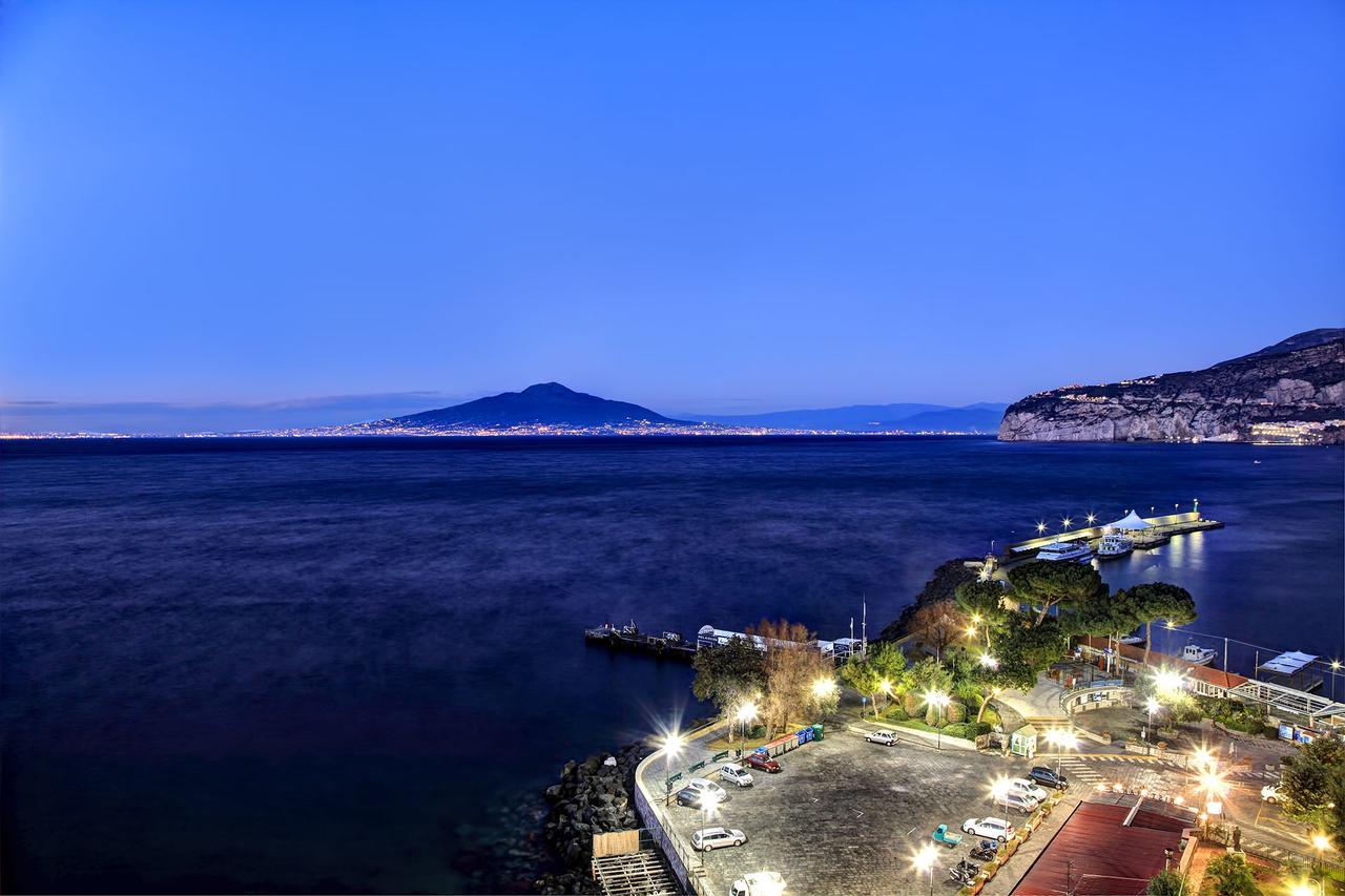 Caruso 4 By Villasandco Rentalsorrento Esterno foto